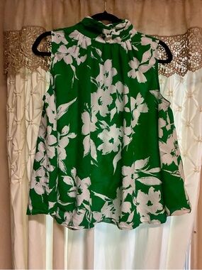 Lands' End Green and White Floral Mock Neck Sleeveless Top